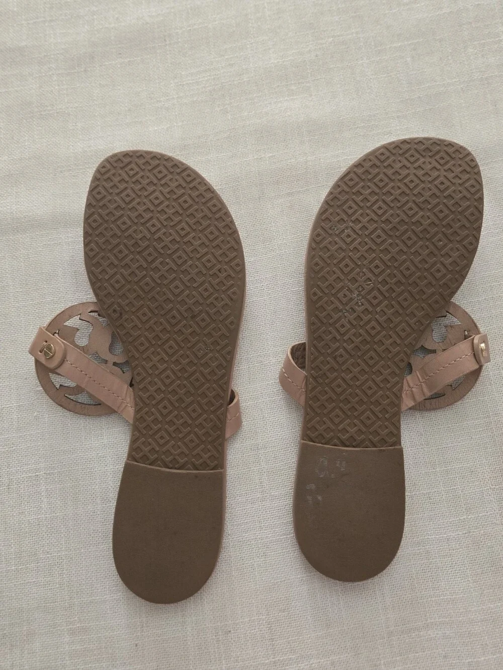 Tory Burch Leather Logo Thong Sandals in Taupe